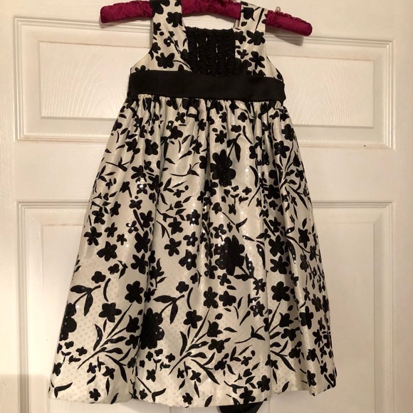 Little Girl’s Dress - Picture 2 of 4